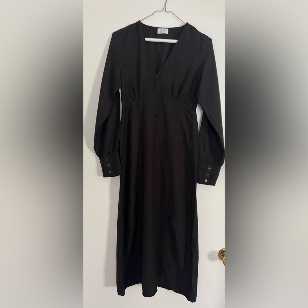 ANNA KAY Elastic Waist V-Neck Dress in Black